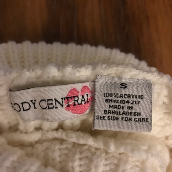 🌺Body Central Sweater 🌺 - Picture 2 of 2